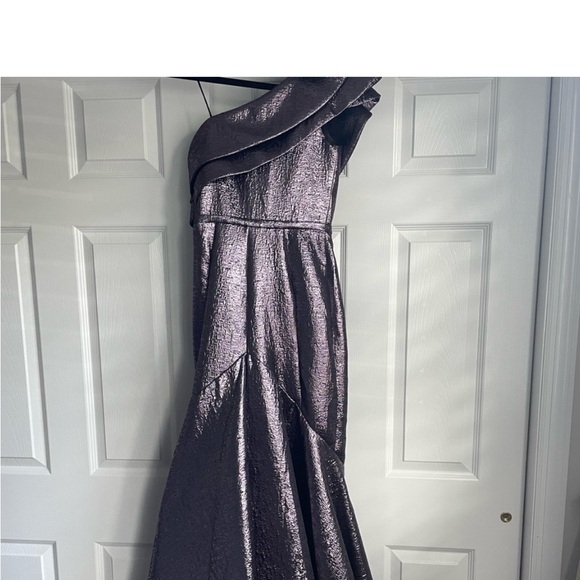 Beautiful mettalic eggplant colored long one shoulder gown - Picture 4 of 7